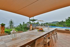 The swimming pool at or close to Villa Provenza
