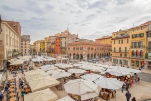 Nespecifikovaný výhled na destinaci Verona nebo výhled na město při pohledu z penzionu