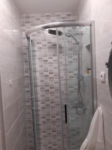Bilik mandi di Deluxe studio & apartments Alexander
