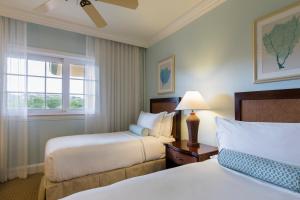 Postelja oz. postelje v sobi nastanitve Great Bay Condominiums located at The Ritz-Carlton Club, St Thomas