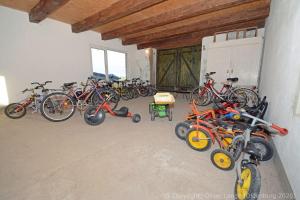 a group of bikes parked in a garage at Hof Brinker - Kornspeicher in Boiensdorf