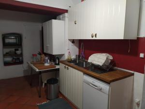 Kuchyň nebo kuchyňský kout v ubytování Casa Dos Arrabidos
