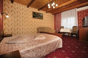 A bed or beds in a room at Stanislavskiy Dvir