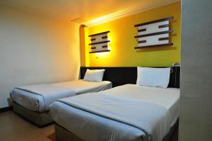 Ein Bett oder Betten in einem Zimmer der Unterkunft Hotel China Town 2