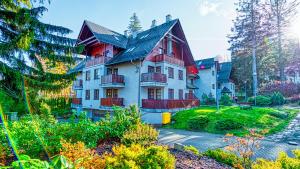 Ogród w obiekcie Apartament pod Świerkami z Prywatną SAUNĄ - 5D Apartments