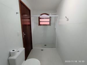 Ванная комната в Ombak Guest House