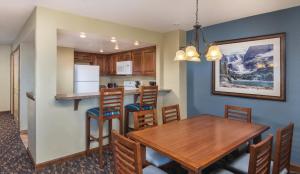 Kuchyň nebo kuchyňský kout v ubytování WorldMark Lake Tahoe