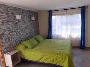 سرير أو أسرّة في غرفة في Lodging Quirinal