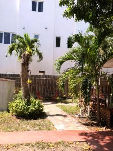 Κήπος έξω από το Private Suite next to Calle Ocho