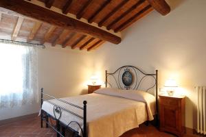 A bed or beds in a room at Villa Il Casone