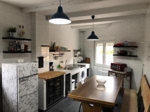Кухня или мини-кухня в casa ferreirua
