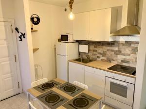 Kuchnia lub aneks kuchenny w obiekcie Casa Monny Fuerteventura Holiday Wi-Fi