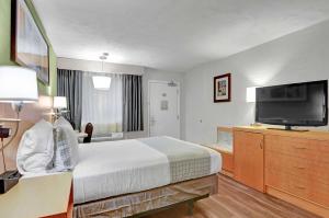 a hotel room with a bed and a flat screen tv at Hotel Nexus; BW Signature Collection in Seattle