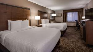 Postel nebo postele na pokoji v ubytování Best Western Plus Spokane North
