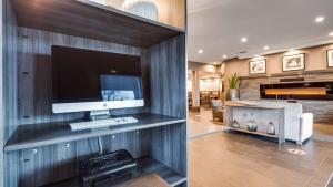 Kuchyň nebo kuchyňský kout v ubytování Best Western Plus Spokane North