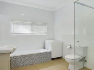 A bathroom at Seahorse - beach just 550m from house