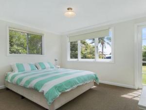 A bed or beds in a room at Seahorse - beach just 550m from house