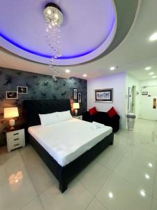 a bedroom with a large bed and a purple ceiling at Kandi Palace in Angeles