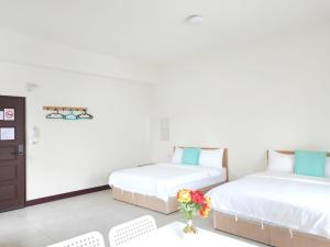 Giường trong phòng chung tại 響樂池上電梯民宿1663 Chishang Music Guesthouse