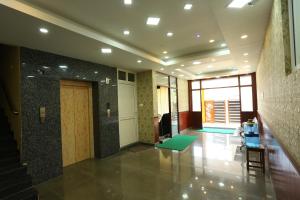Ruang duduk di JR Guest Home