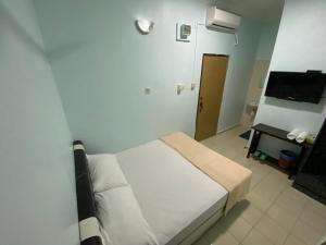 Postel nebo postele na pokoji v ubytování Hotel Permai Melaka Raya