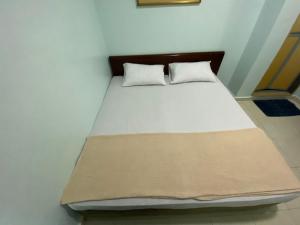Postel nebo postele na pokoji v ubytování Hotel Permai Melaka Raya