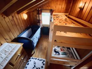 nad głową sypialni z łóżkiem piętrowym w obiekcie Chalet Orval - Chamonix Argentiere w Chamonix-Mont-Blanc