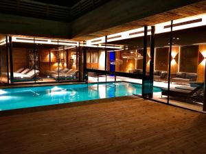 Bazén v ubytování Hotel Niblea Dolomites nebo v jeho okolí