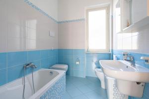 A bathroom at San Martino Holiday Apartments