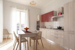 A kitchen or kitchenette at San Martino Holiday Apartments