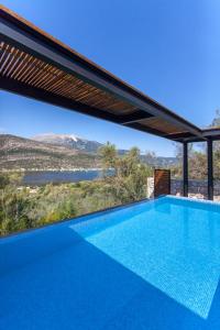 an infinity pool in a house with a view at VILLA LUCA in Katokhórion