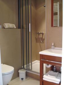 a bathroom with a shower and a toilet and a sink at Bed and Breakfast Oosterpark in Harlingen +35 photos