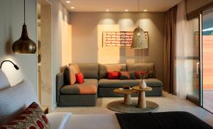 Elix, Mar-Bella Collection的休息区