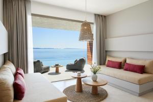 Elix, Mar-Bella Collection的休息区
