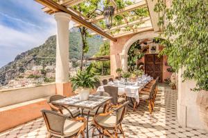 Restoran atau tempat lain untuk makan di Amore Rentals - Villa Angelina
