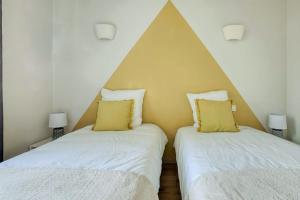 Tempat tidur dalam kamar di Le Cottage Nature Primeur Sauna Gaillac entre Albi-Toulouse & Les Cottages du Tarn