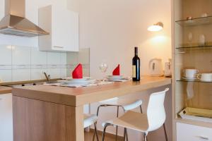 Kuchyň nebo kuchyňský kout v ubytování Montenegro Apartments Utjeha
