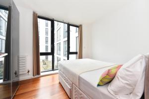 Ένα ή περισσότερα κρεβάτια σε δωμάτιο στο Shoreditch London Apartments