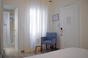Postel nebo postele na pokoji v ubytování Hotel Llafranch