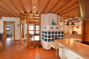 a kitchen with a stove in the middle of a room at Kesselgrubs Wohlfühlappartements in Eben im Pongau