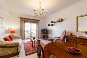 TV a/nebo společenská místnost v ubytování Ericeira Central Apartment