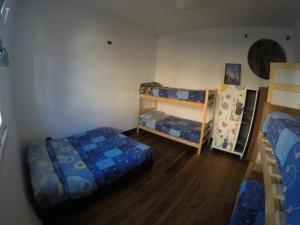 Postel nebo postele na pokoji v ubytování Lemuria Hostel