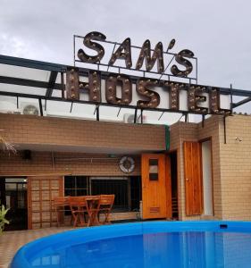 a swimming pool in front of a seafood restaurant at Sam'S VIP Hostel San Gil in San Gil