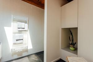 a bathroom with white tiles and a window and towels at Apartment Bergblick in Reith bei Seefeld