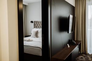 Postel nebo postele na pokoji v ubytování Hotel Barcode Wellness & Spa