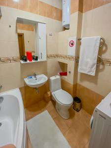 Bathroom sa Rent Kiev Apartment 2 min metro Chernihivska