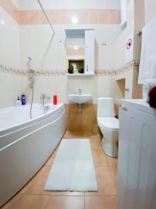 Bathroom sa Rent Kiev Apartment 2 min metro Chernihivska