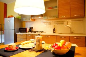 A kitchen or kitchenette at Villa Sole
