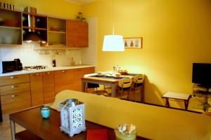 A kitchen or kitchenette at Villa Sole