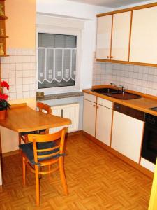 Η κουζίνα ή μικρή κουζίνα στο Ferienwohnung-Thielen-Waldrach-Ruwertal